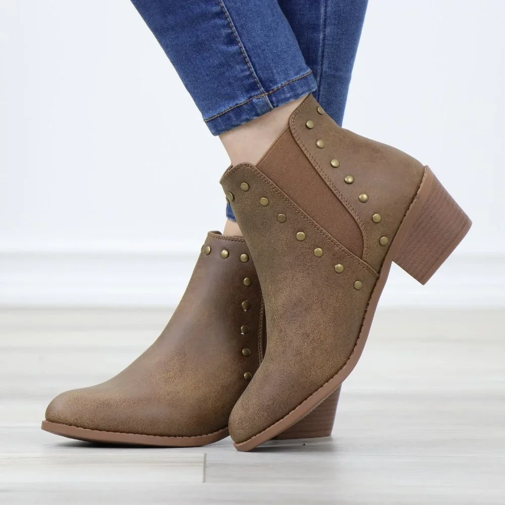 Chelsea Pointed Toe Low Heel Ankle Boots Metal Studs Tan Synthetic Leather - Picture 8 of 12